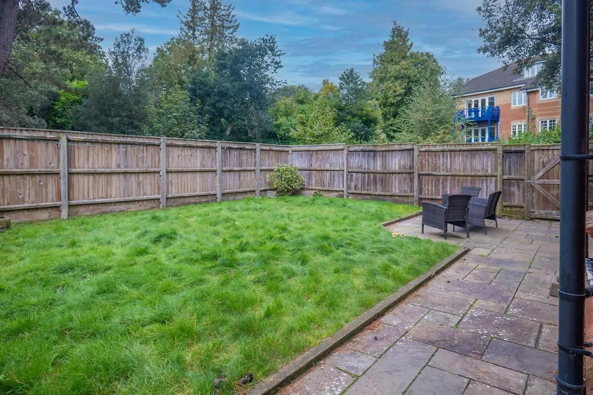 3 Bed, Gf Beachside Apartment With Parking And Garden Bournemouth
