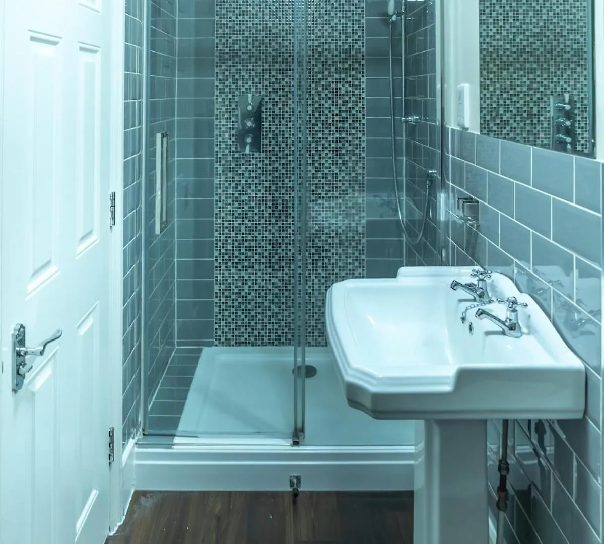 3 Bed, Gf Beachside Apartment With Parking And Garden Bournemouth 0*,  Birleşik Krallık